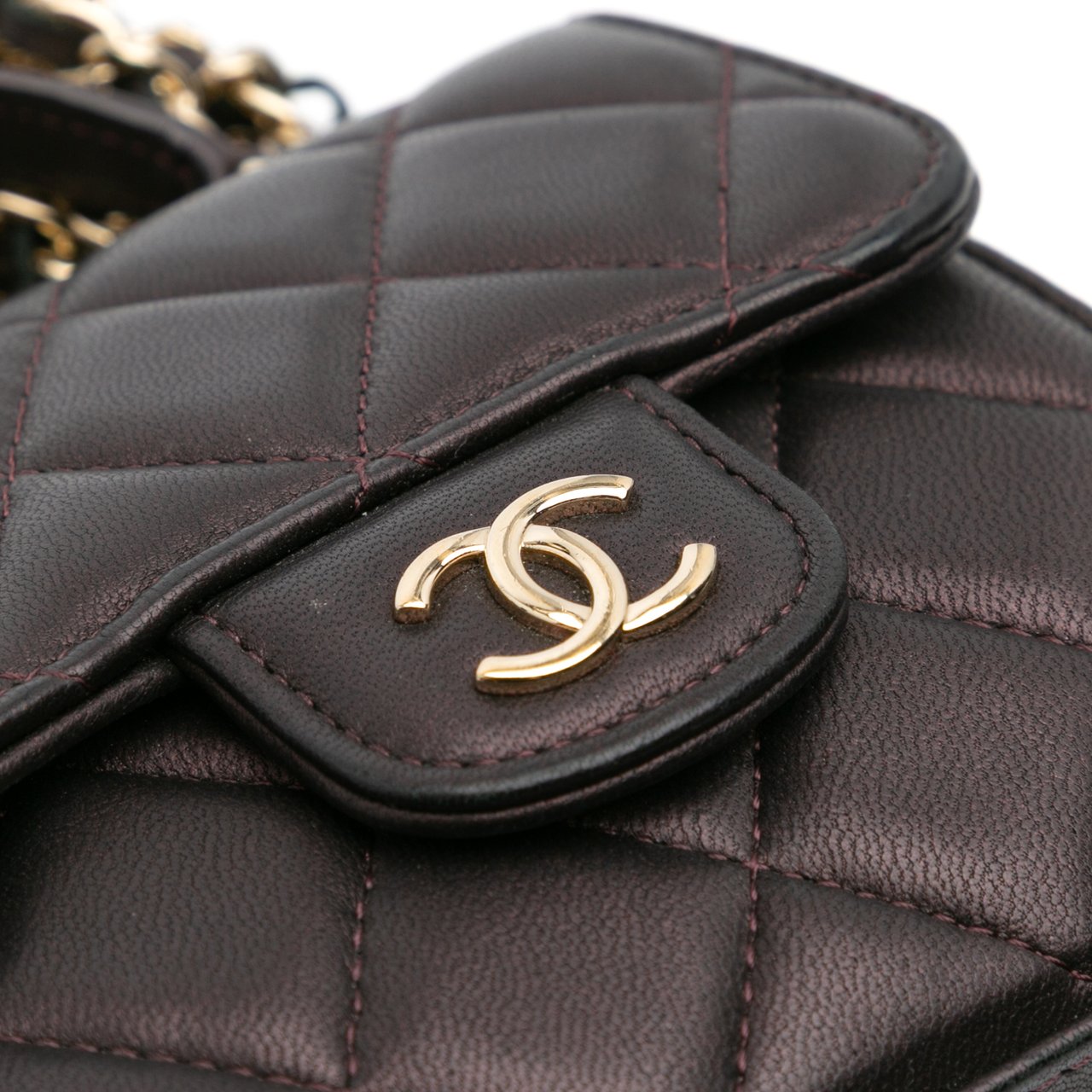 Chanel CC Quilted Iridescent Lambskin Top Handle Flap Clutch With Chain Rood