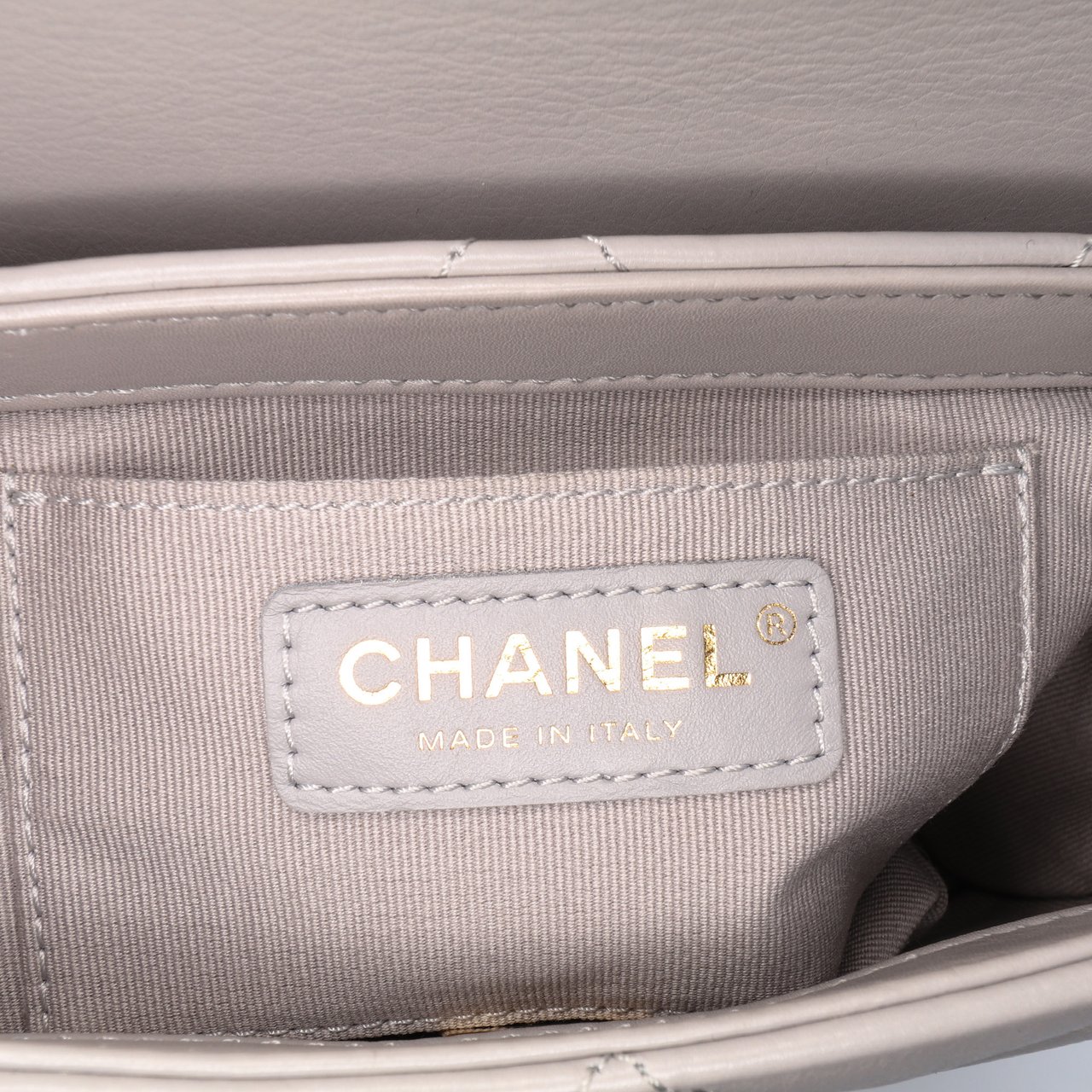 Chanel CC Quilted Lambskin Rounded Flap Grijs