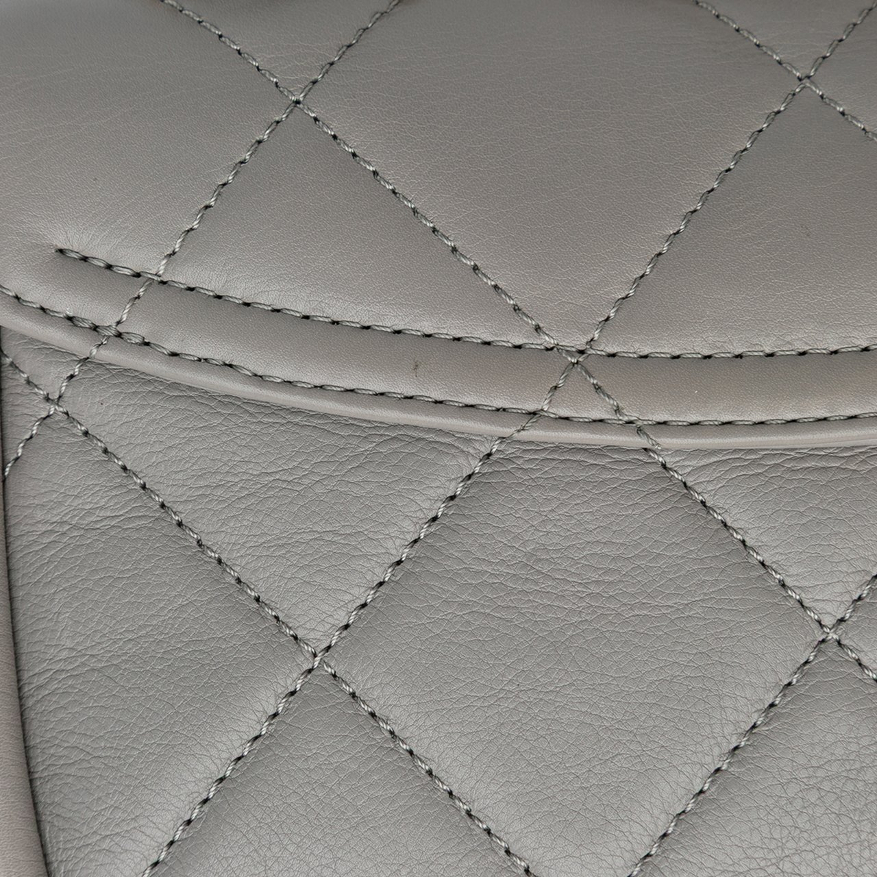 Chanel CC Quilted Lambskin Rounded Flap Grijs