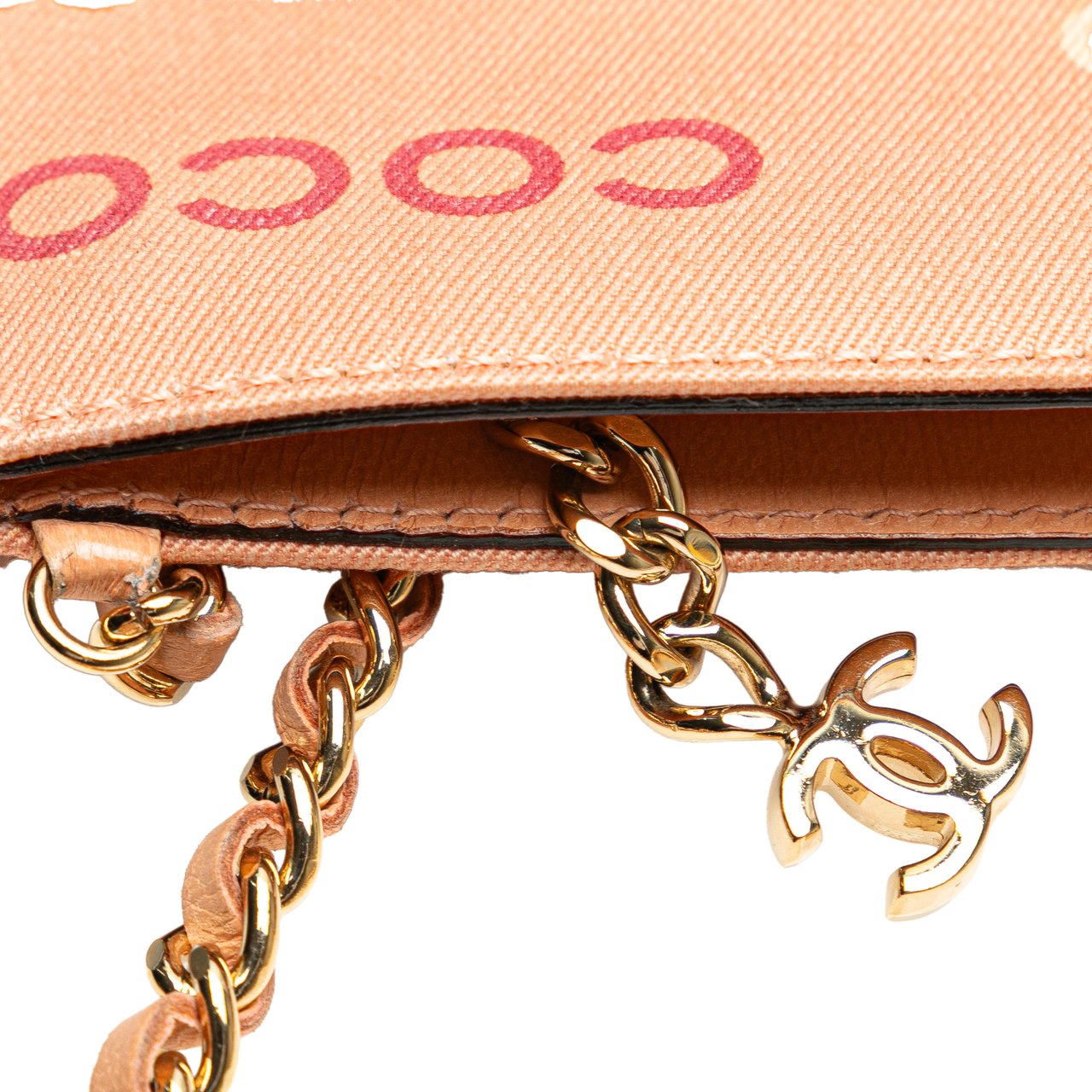 Chanel Canvas Coco Chain Pochette Roze