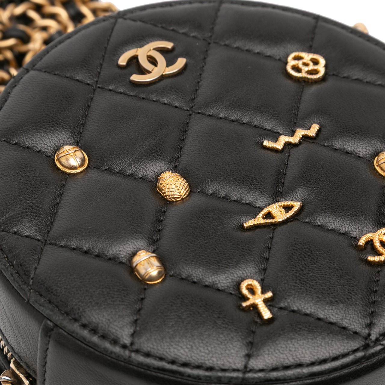 Chanel Quilted Lambskin Egyptian Amulet Charms Round Clutch with Chain Zwart