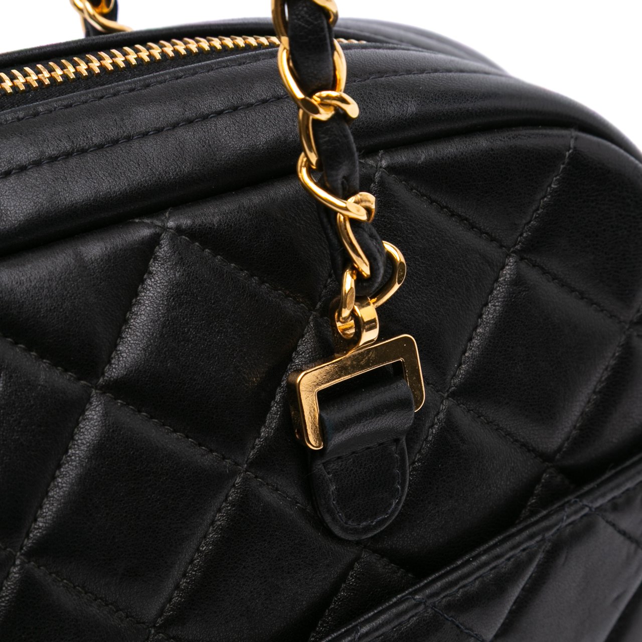 Chanel Quilted Lambskin Shoulder Bag Zwart