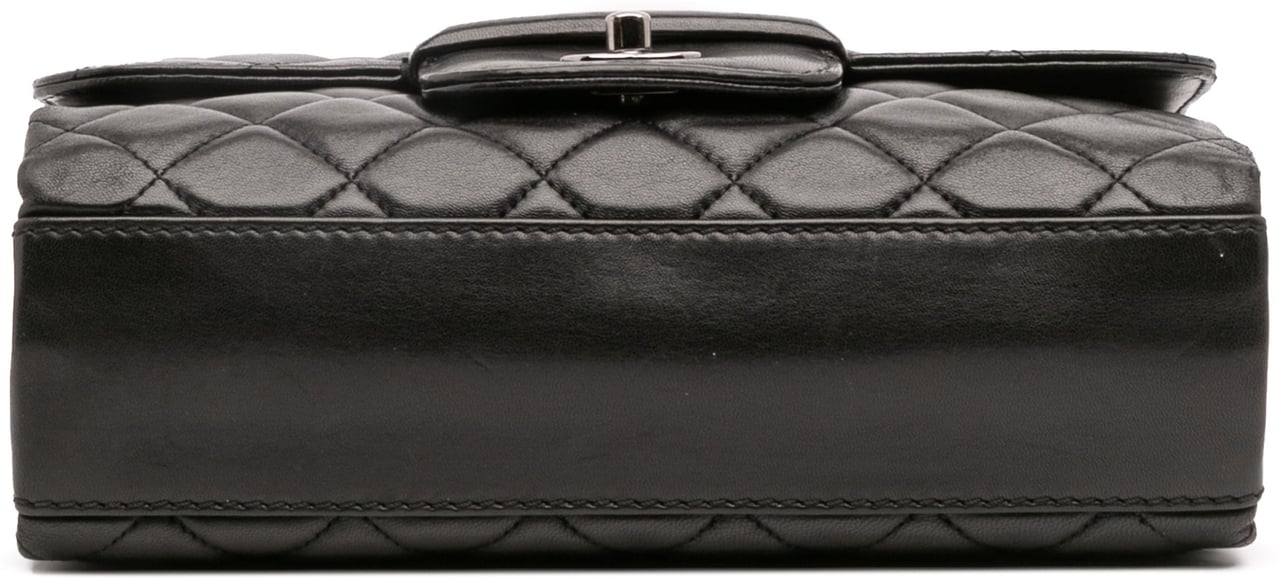 Chanel Small Quilted Lambskin Coco Loop Flap Zwart