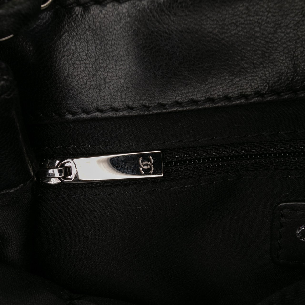 Chanel Small Quilted Lambskin Coco Loop Flap Zwart