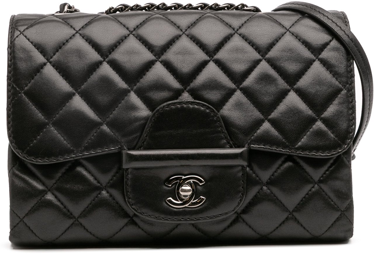 Chanel Small Quilted Lambskin Coco Loop Flap Zwart