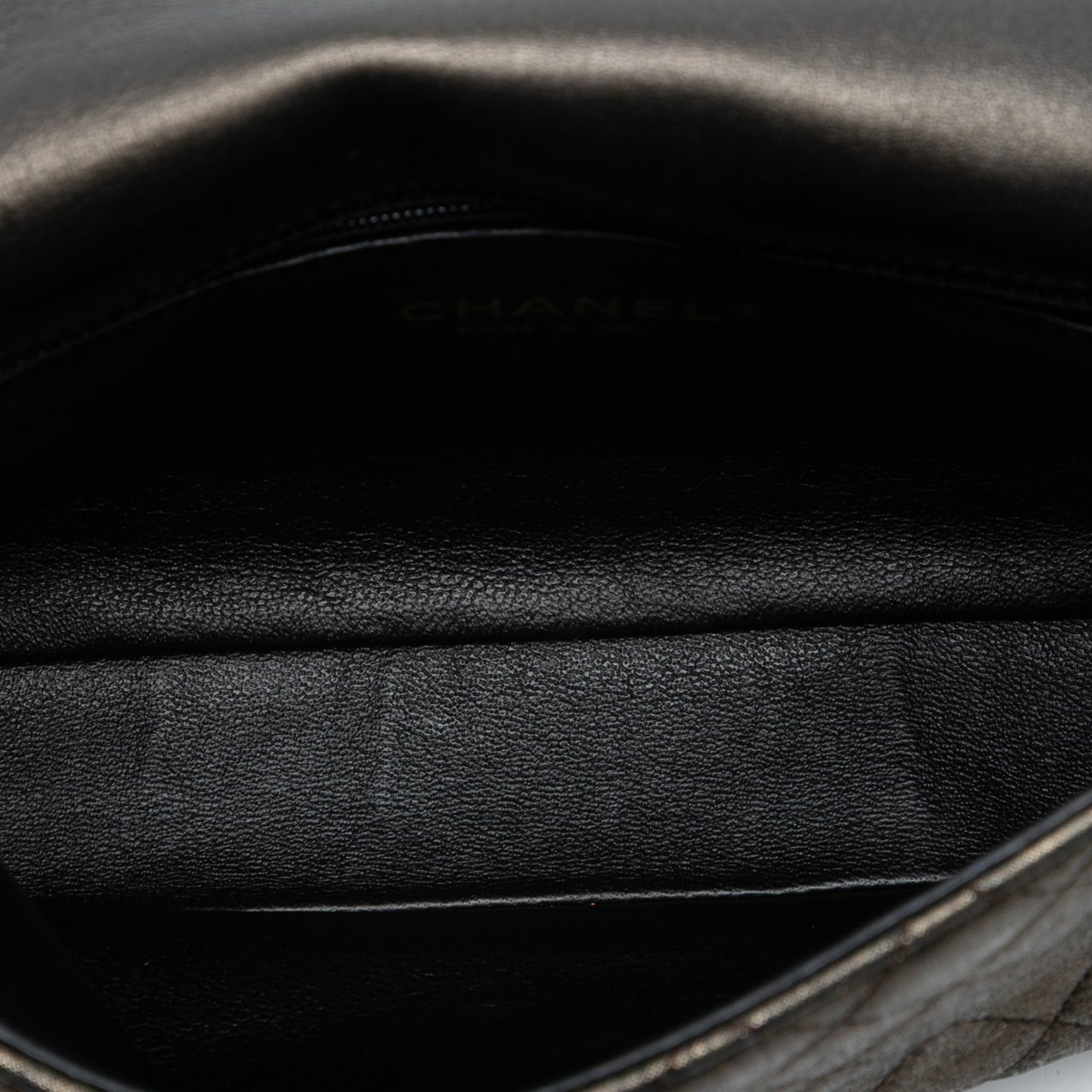 Chanel Small Metallic Iridescent Pearl CC Crystal Single Flap Bag Bruin