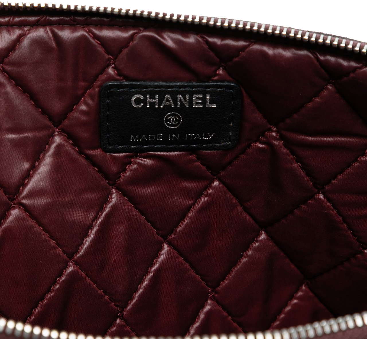 Chanel Large CC Quilted Lambskin O Case Clutch Zwart