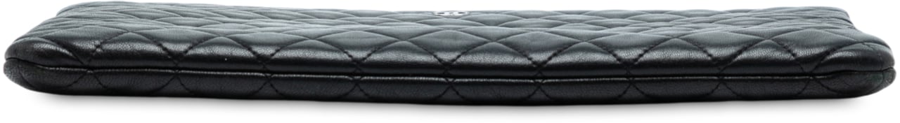 Chanel Large CC Quilted Lambskin O Case Clutch Zwart