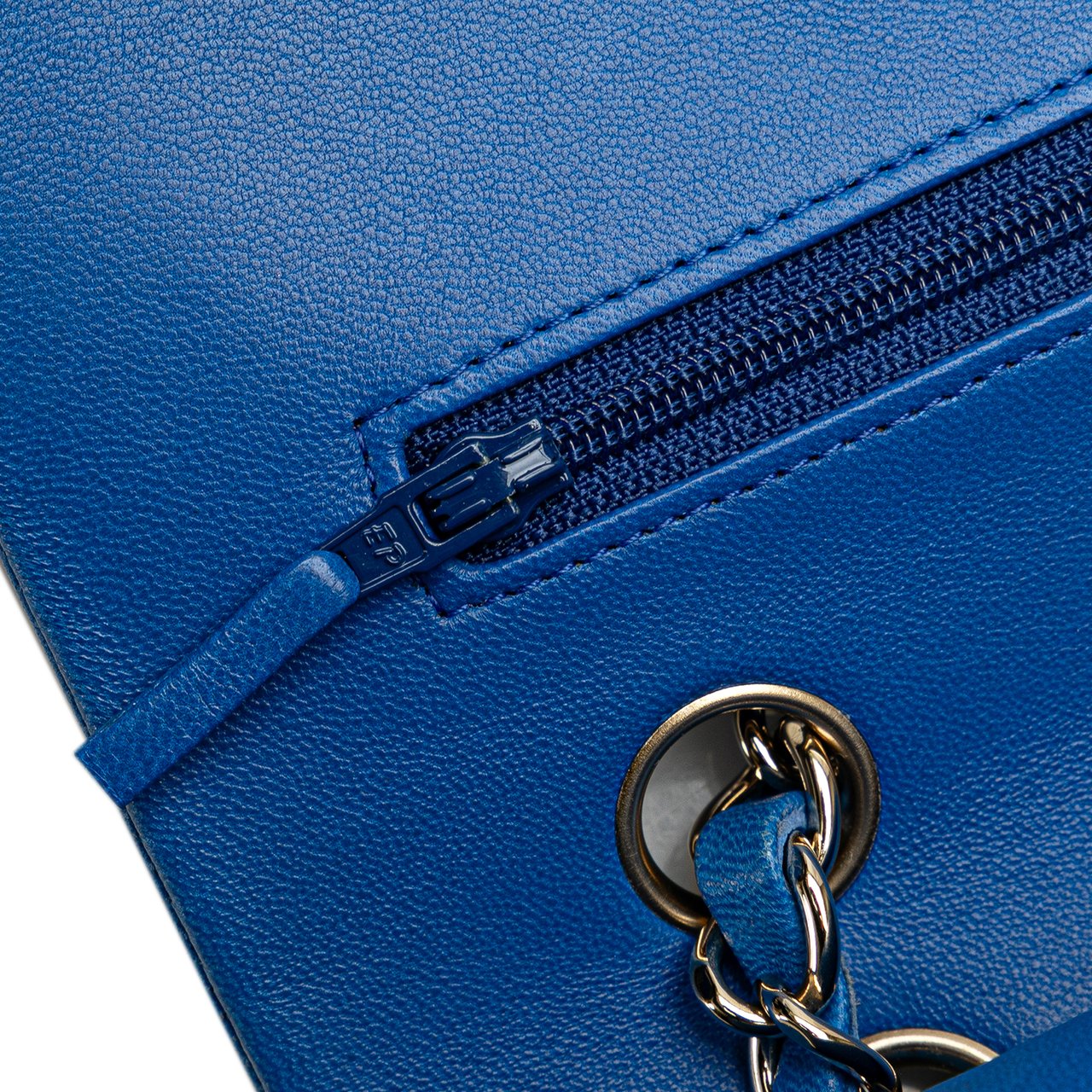 Chanel Medium Classic Lambskin Double Flap Blauw