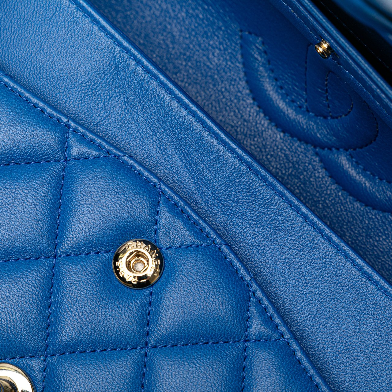 Chanel Medium Classic Lambskin Double Flap Blauw