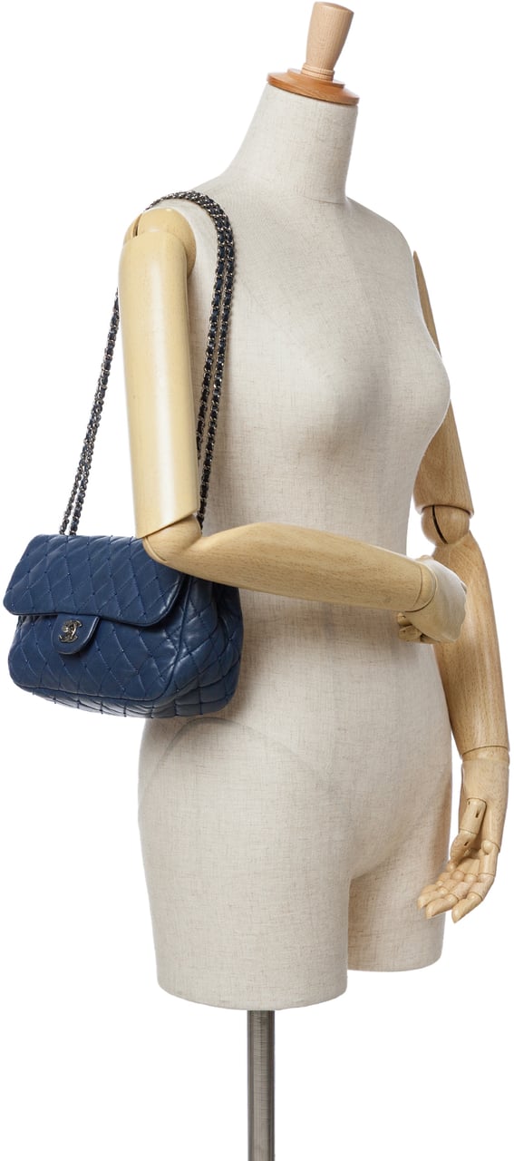 Chanel Small Quilted Lambskin Beaded Single Flap Blauw