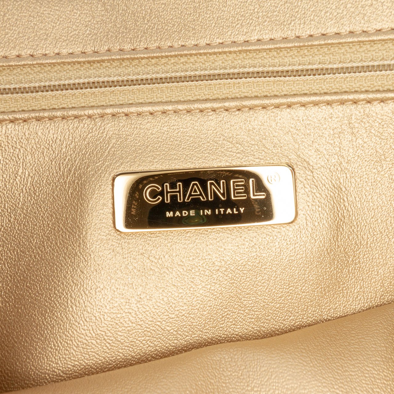 Chanel Quilted Lambskin All About Chains Hobo Zwart