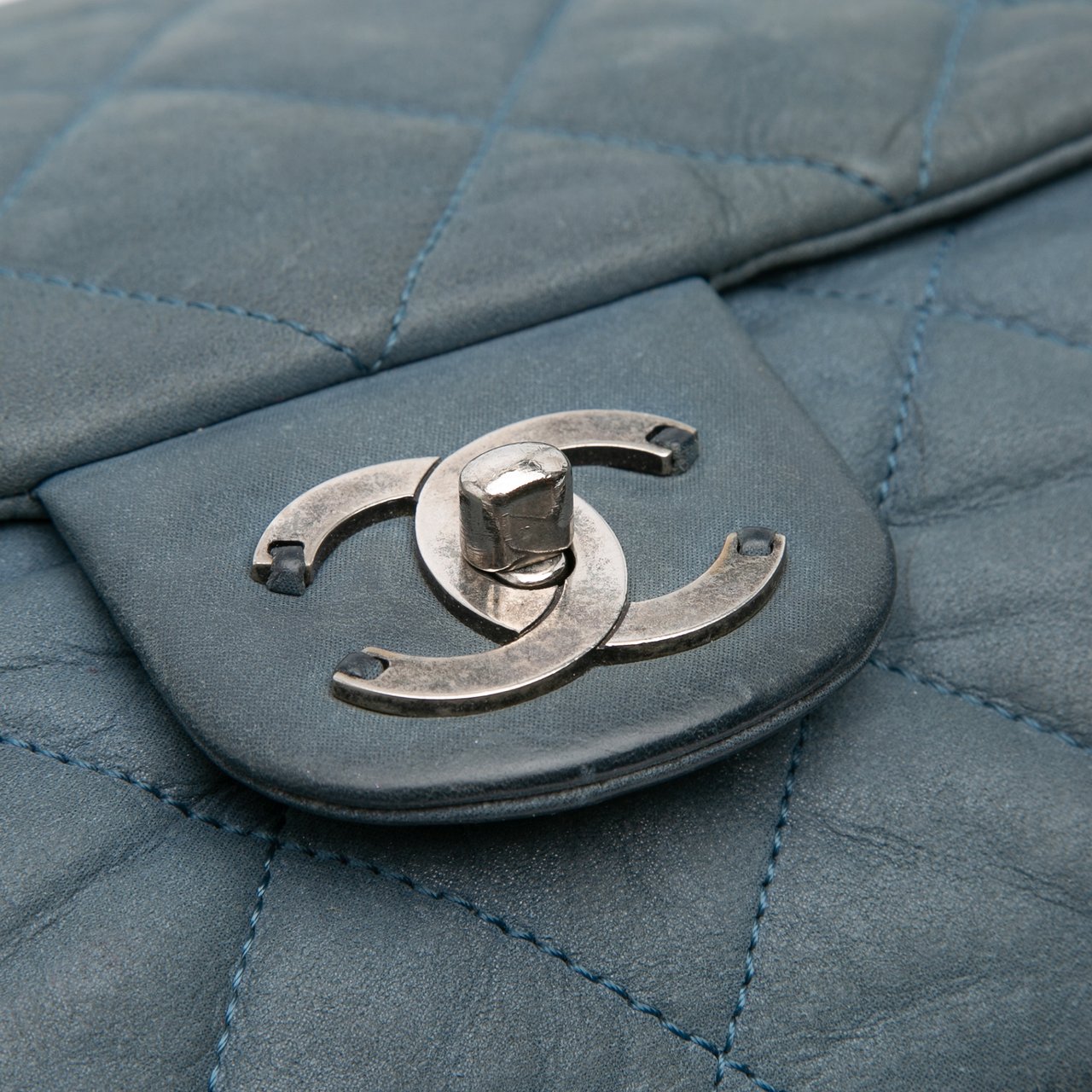 Chanel Jumbo Iridescent Calfskin In The Mix Flap Blauw