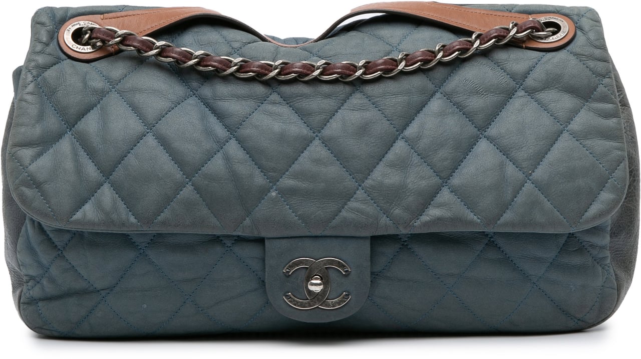 Chanel Jumbo Iridescent Calfskin In The Mix Flap Blauw