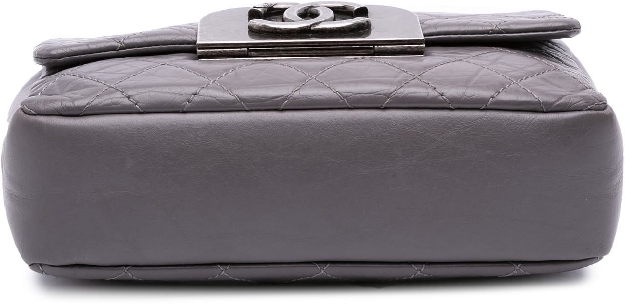 Chanel Quilted Aged Calfskin CC Square Flap Paars