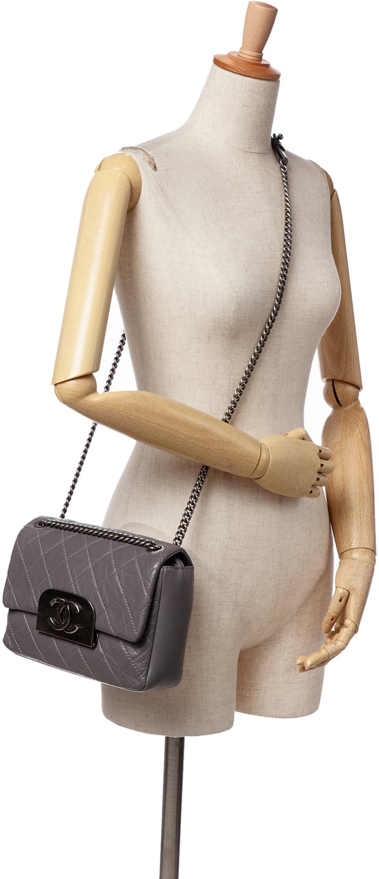 Chanel Quilted Aged Calfskin CC Square Flap Paars