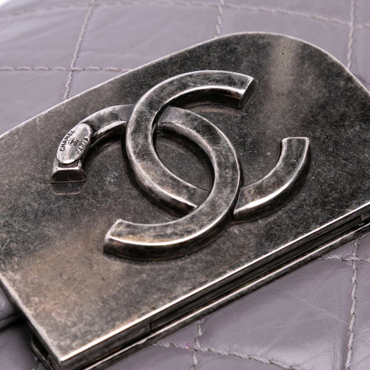 Chanel Quilted Aged Calfskin CC Square Flap Paars