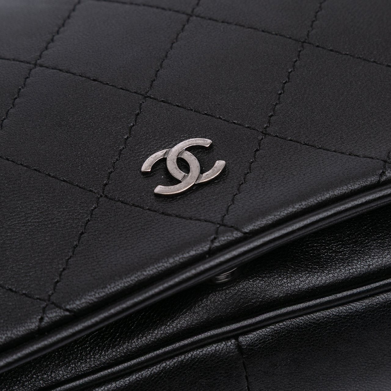 Chanel CC Quilted Lambskin Full Flap Wallet on Chain Zwart