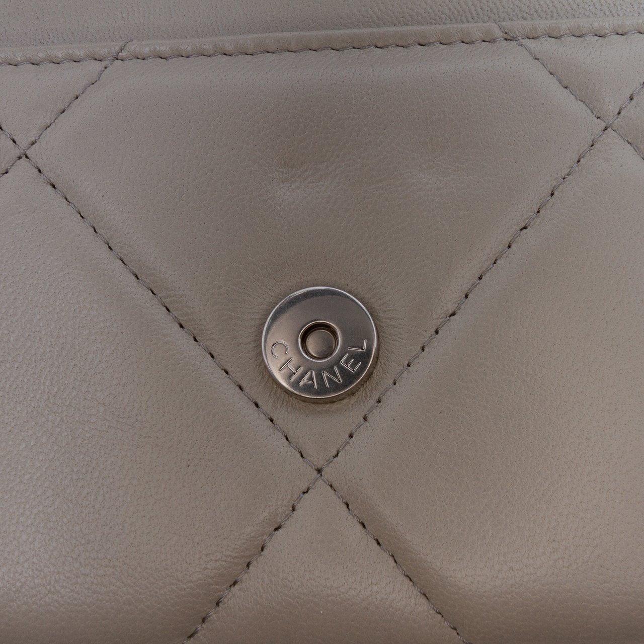 Chanel Quilted Lambskin 19 Wallet on Chain Bruin