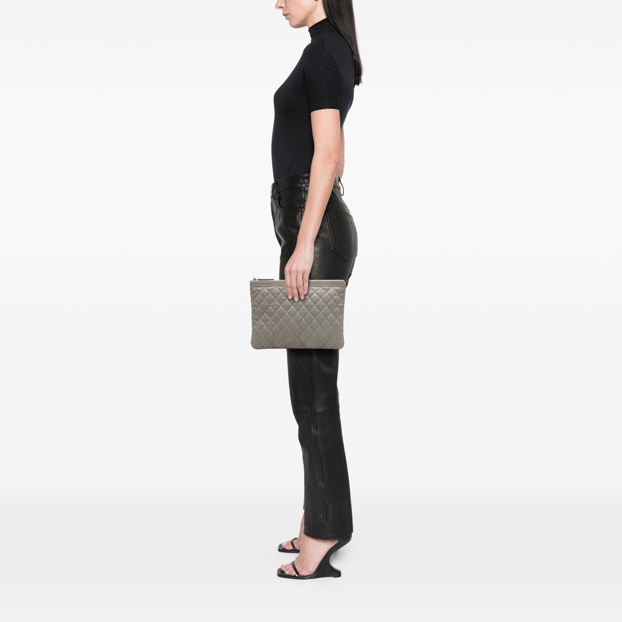 Chanel Medium Quilted Caviar Boy O Case Clutch Grijs