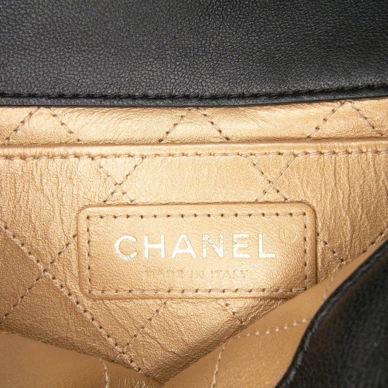 Chanel Lambskin Lucky Charms Flap Crossbody Zwart