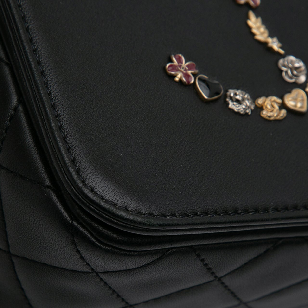 Chanel Lambskin Lucky Charms Flap Crossbody Zwart