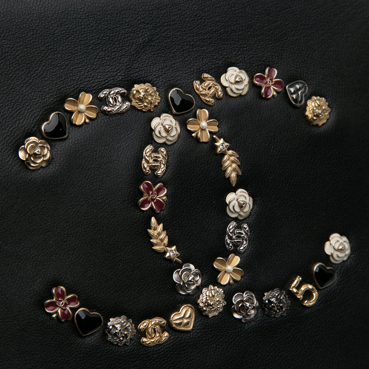 Chanel Lambskin Lucky Charms Flap Crossbody Zwart