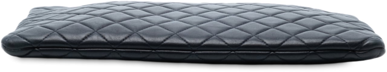 Chanel CC Large Quilted Lambskin O Case Clutch Blauw