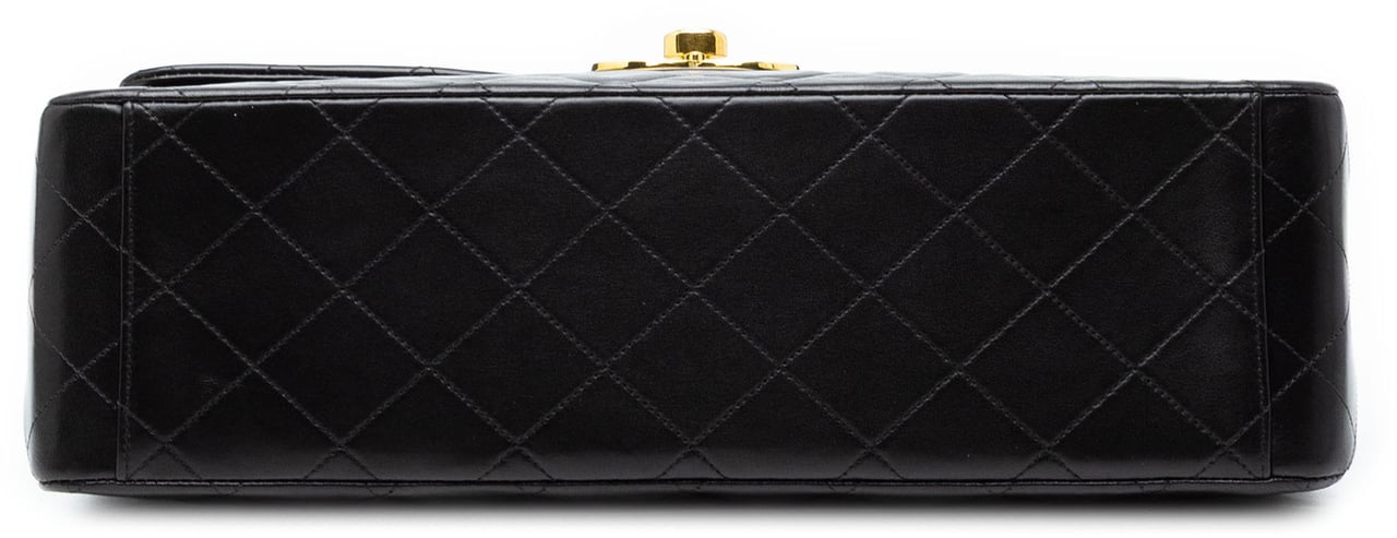 Chanel Maxi XL Classic Lambskin Single Flap Zwart