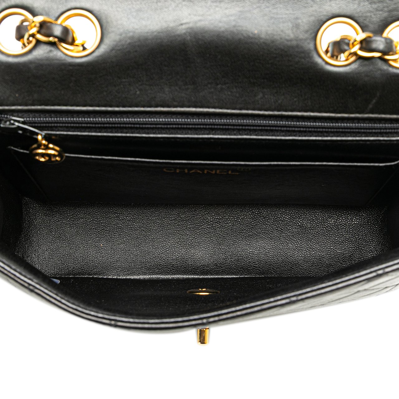 Chanel Medium CC Quilted Lambskin Border Single Flap Zwart
