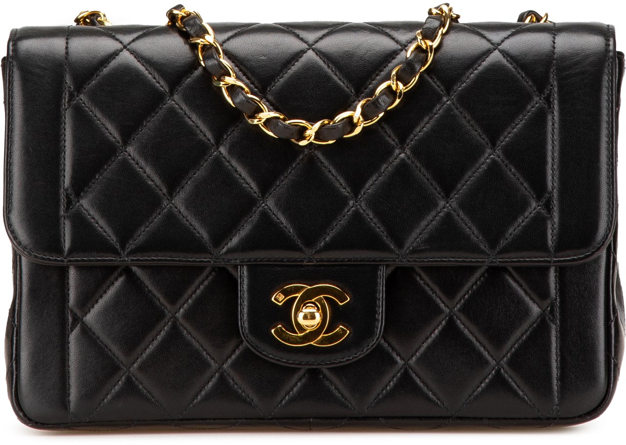 Chanel Medium CC Quilted Lambskin Border Single Flap Zwart