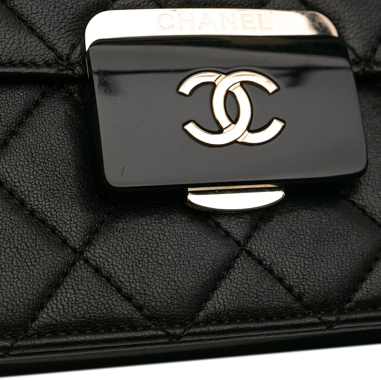 Chanel Large Sheepskin Beauty Lock Flap Zwart