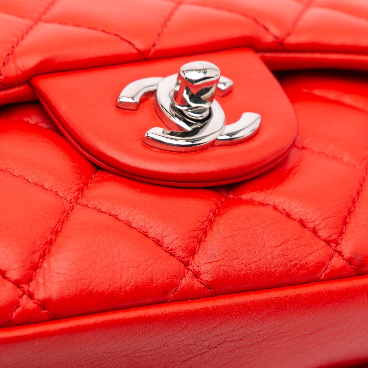 Chanel Jumbo Quilted Calfskin Tender Touch Flap Rood