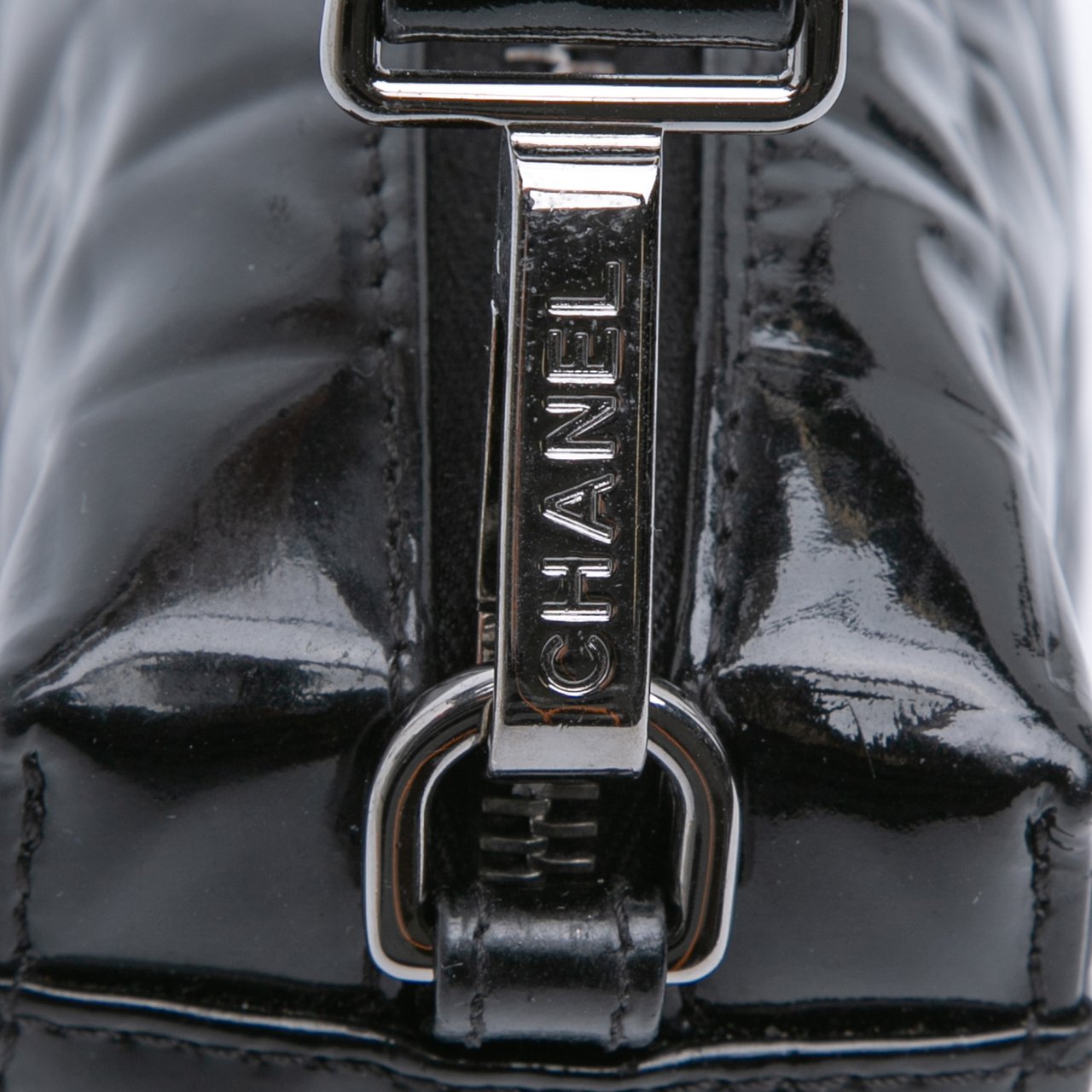 Chanel CC Chocolate Bar Patent Shoulder Bag Zwart