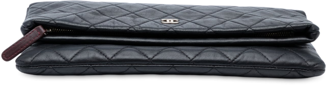 Chanel Quilted Lambskin CC Beauty Foldover Clutch Zwart