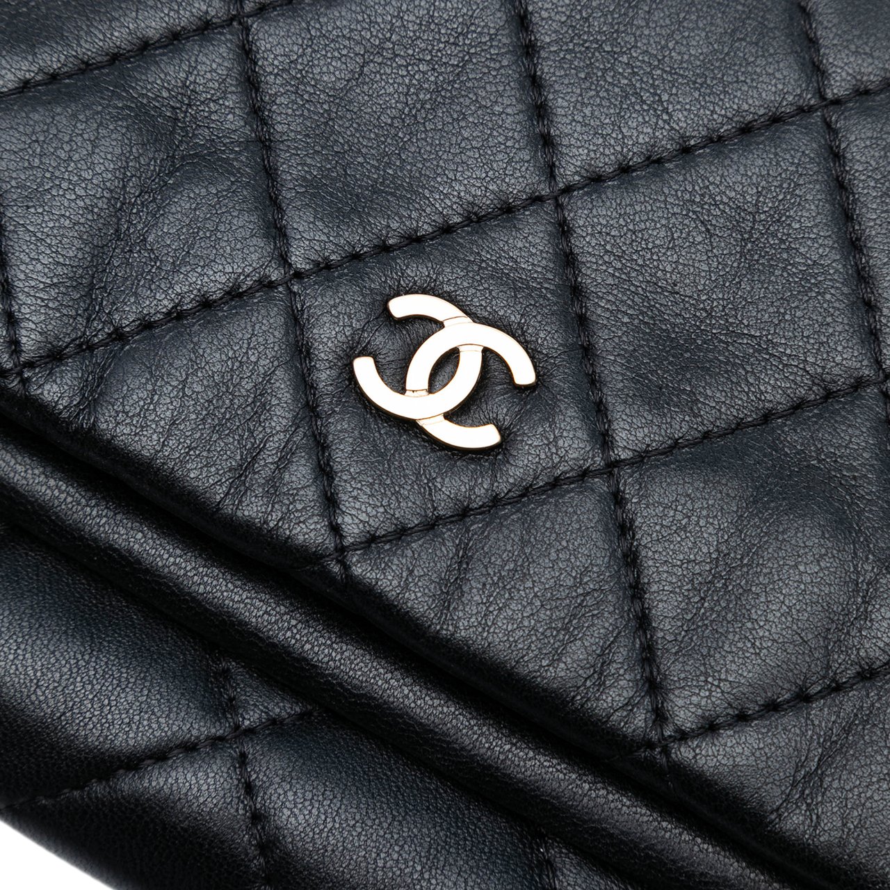 Chanel Quilted Lambskin CC Beauty Foldover Clutch Zwart