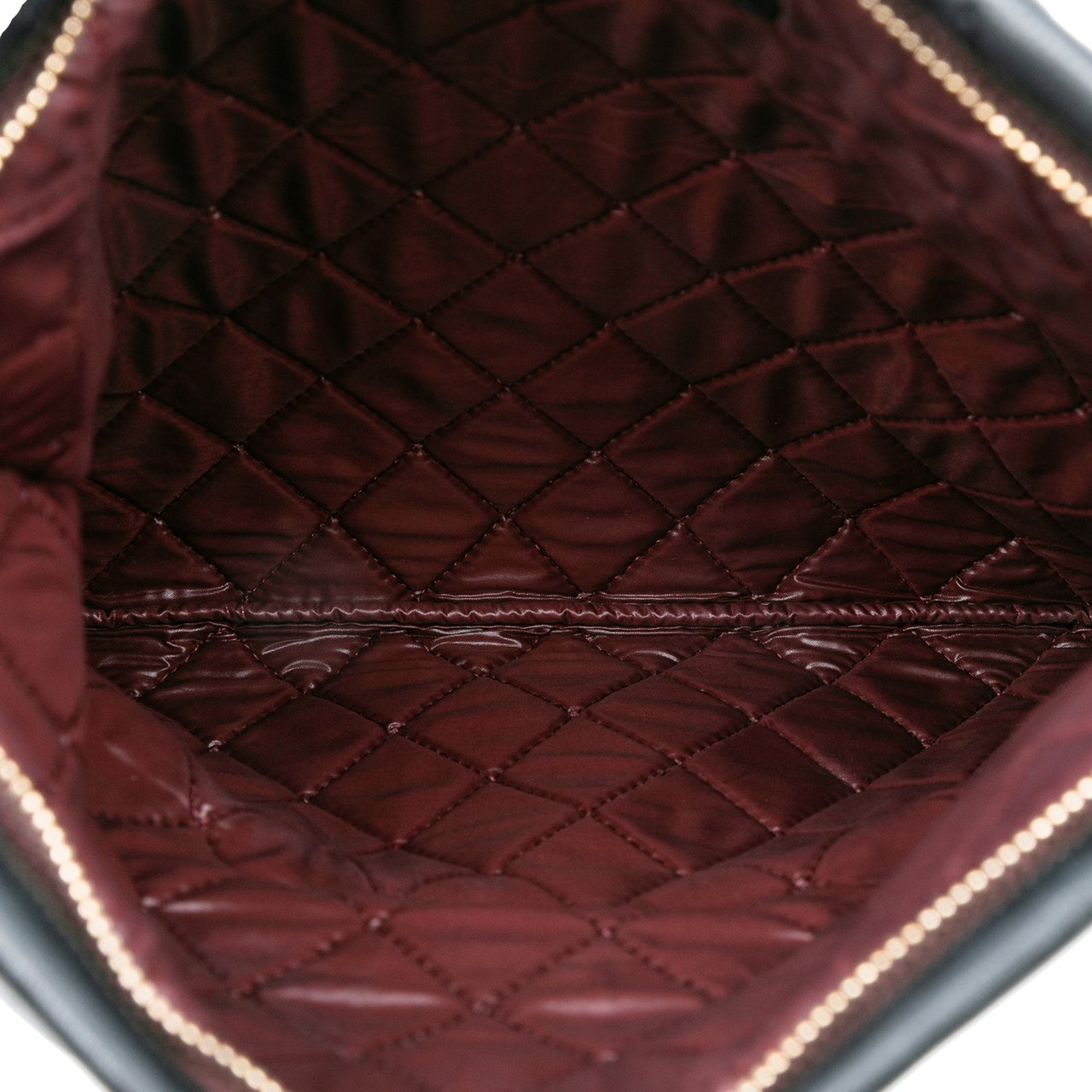 Chanel Quilted Lambskin CC Beauty Foldover Clutch Zwart