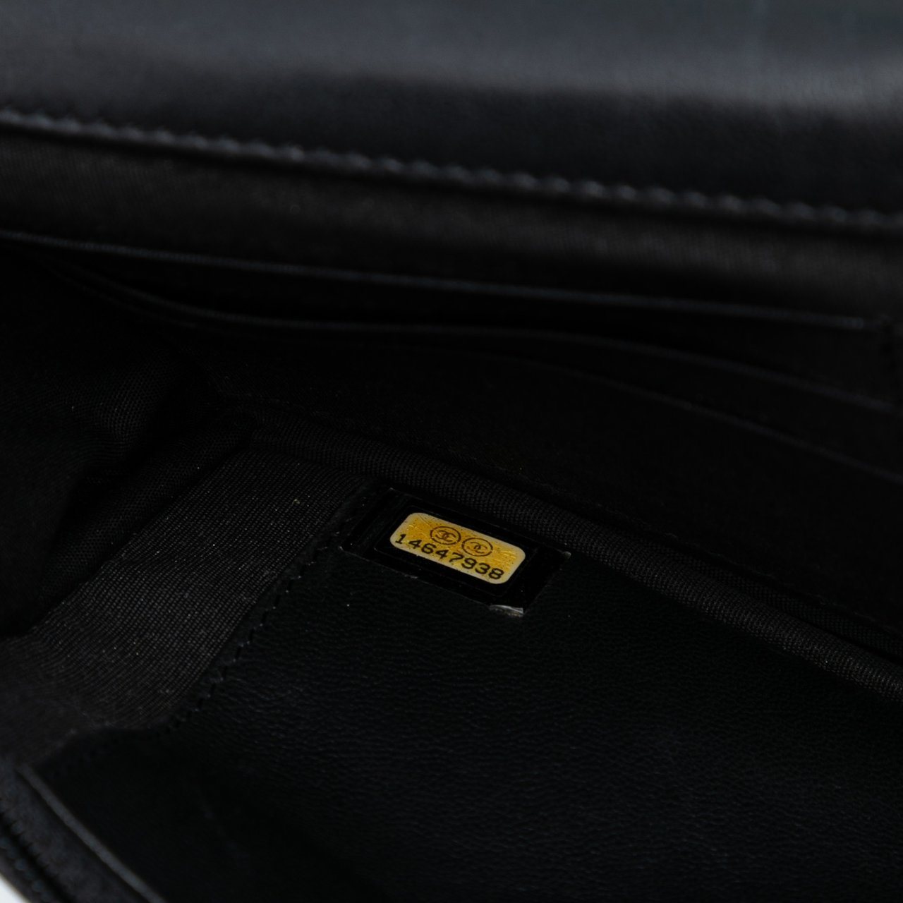 Chanel CC Calfskin Wallet on Chain Zwart