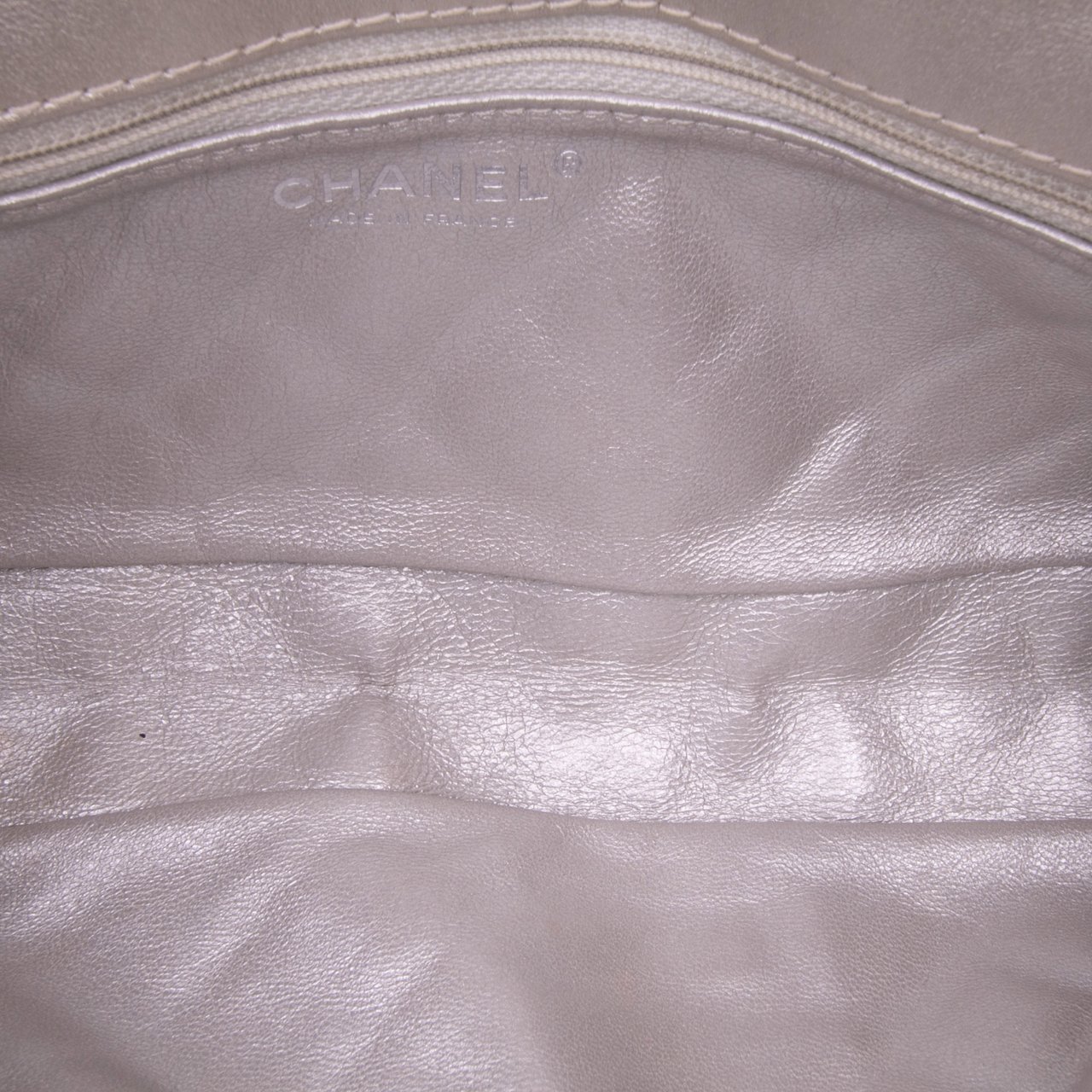 Chanel Reissue 2.55 Metallic Lambskin Clutch With Chain Zilver