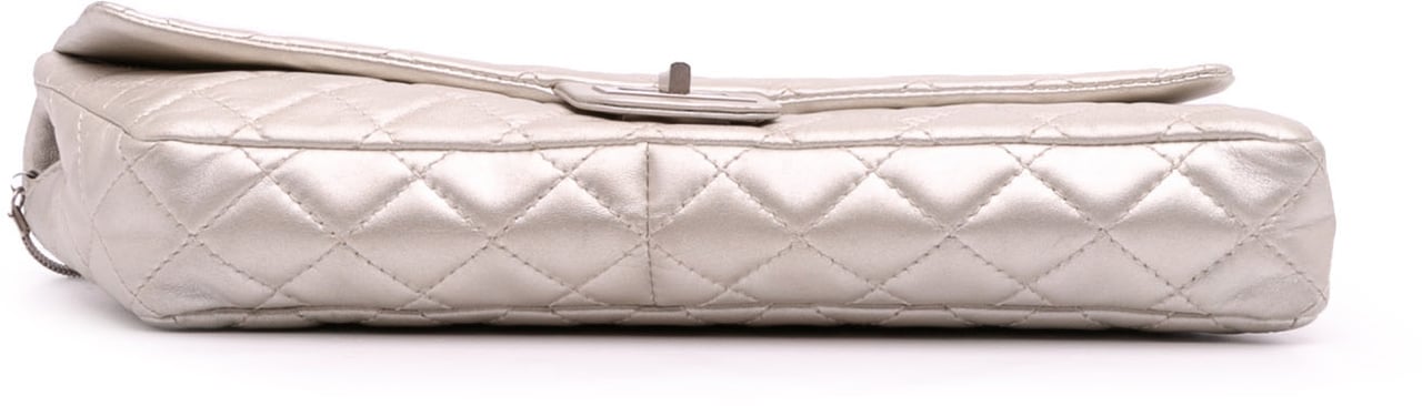 Chanel Reissue 2.55 Metallic Lambskin Clutch With Chain Zilver