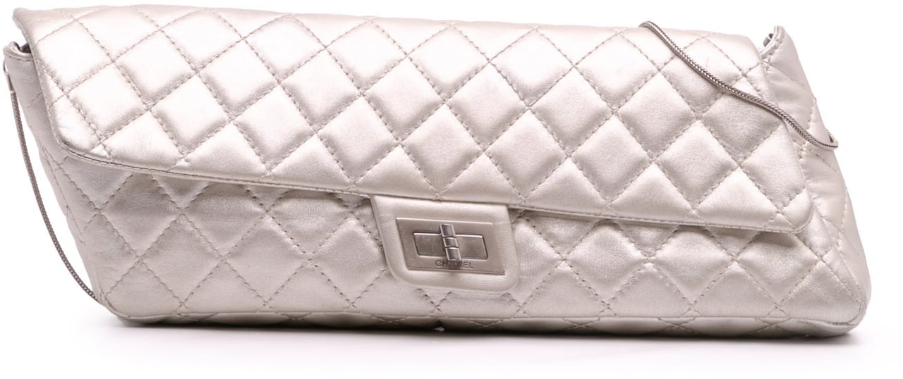 Chanel Reissue 2.55 Metallic Lambskin Clutch With Chain Zilver