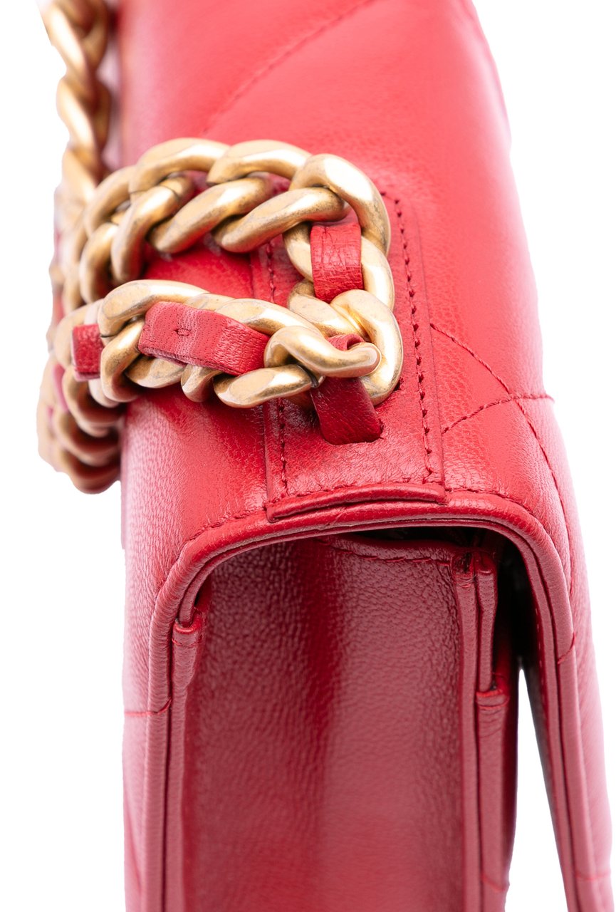 Chanel Quilted Goatskin 19 Wallet on Chain Rood