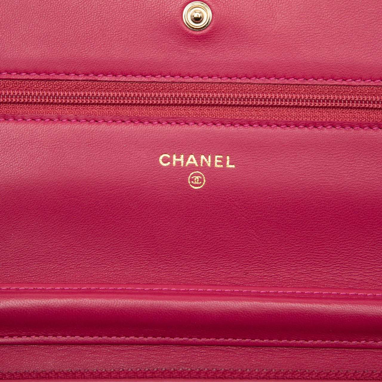 Chanel CC Embossed Lambskin Camellia Wallet On Chain Roze