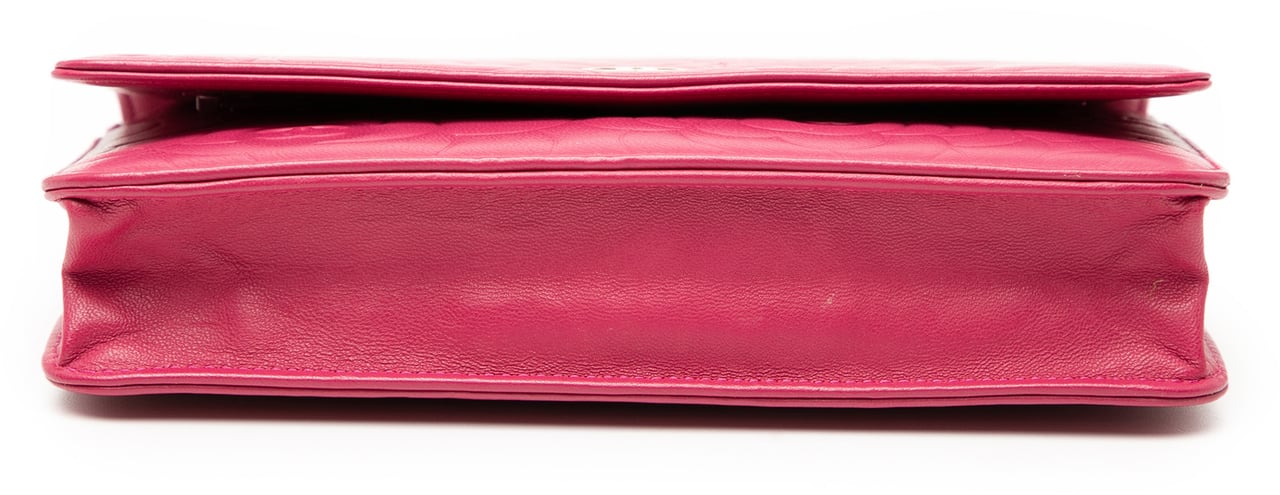 Chanel CC Embossed Lambskin Camellia Wallet On Chain Roze