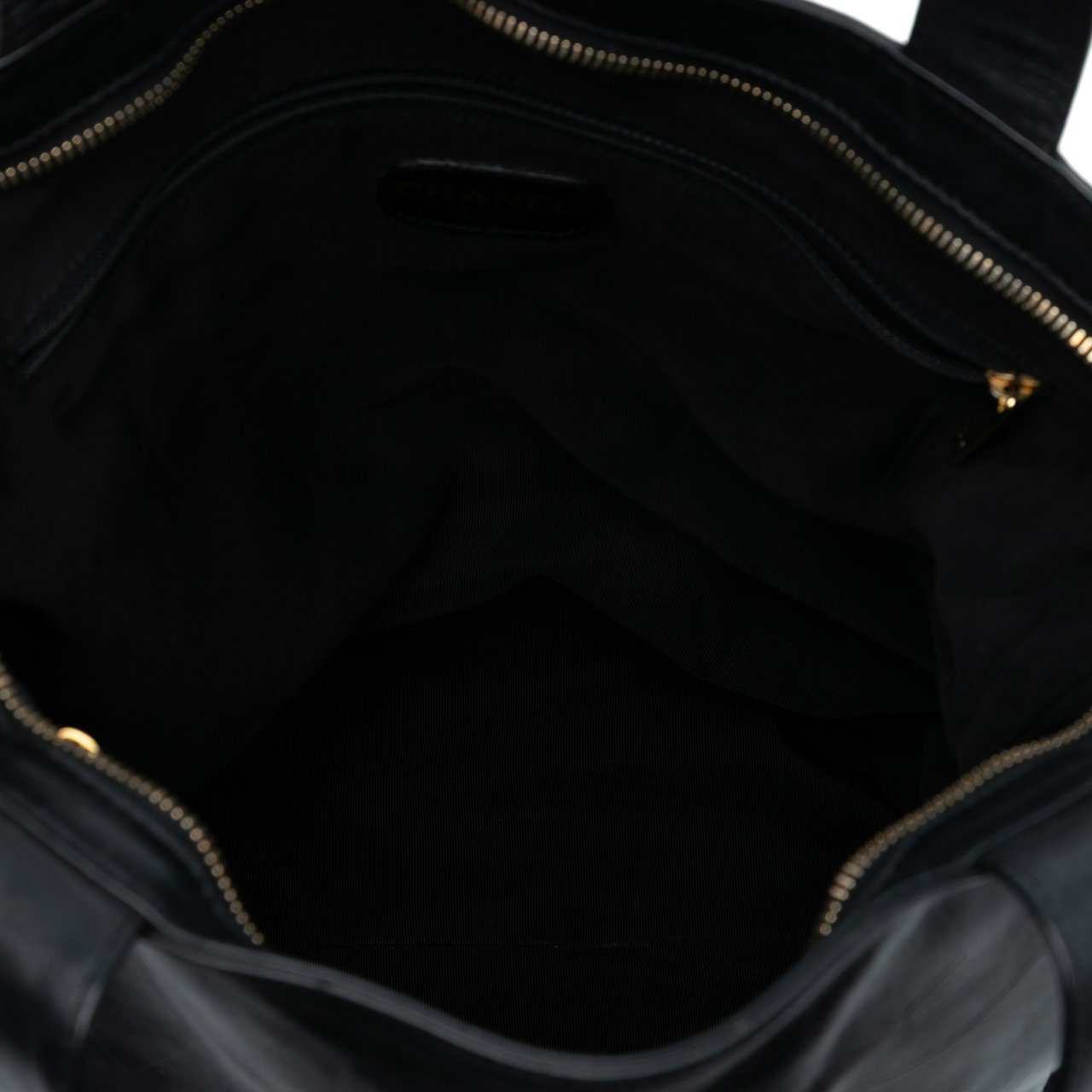 Chanel CC Embossed Leather Tote Zwart