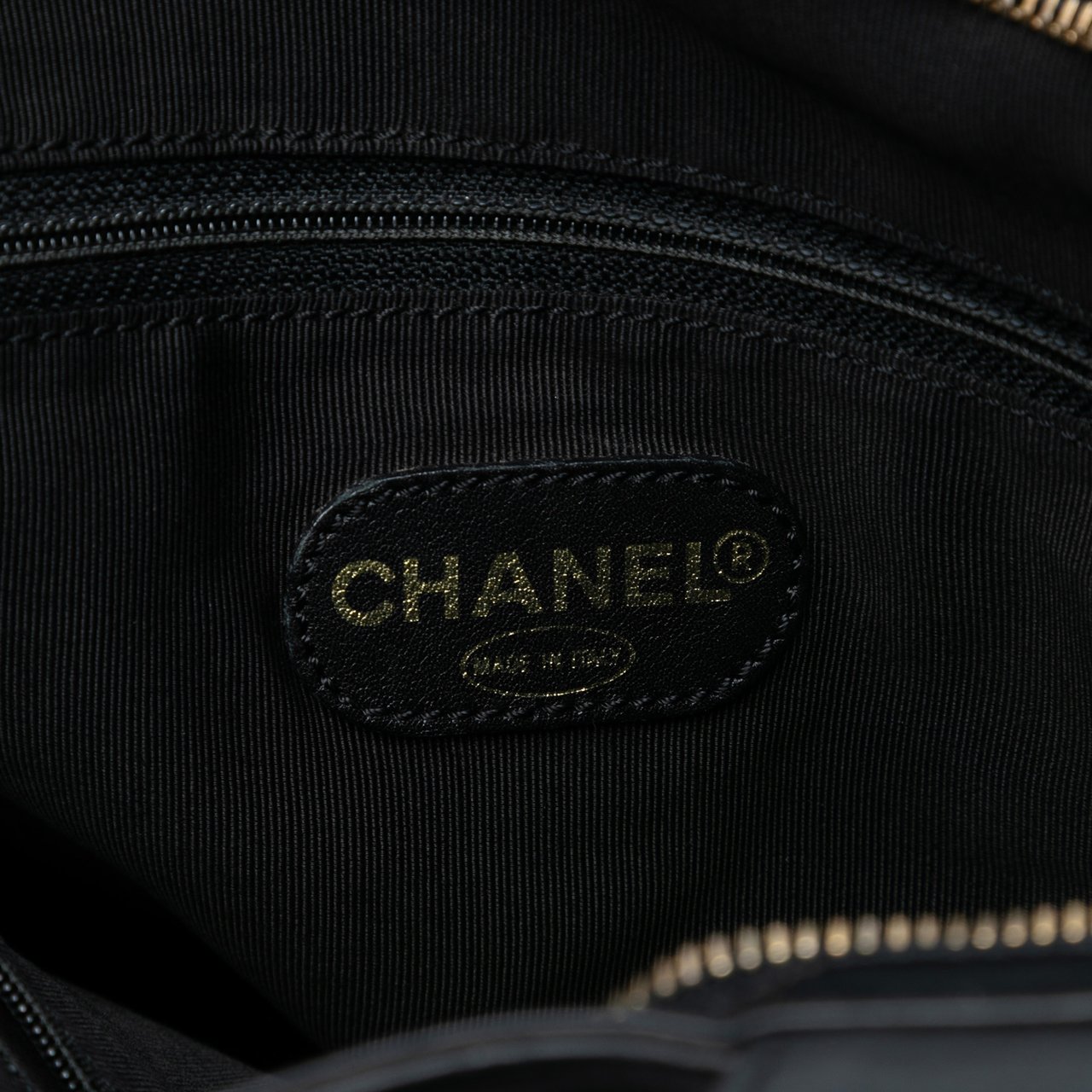 Chanel CC Embossed Leather Tote Zwart