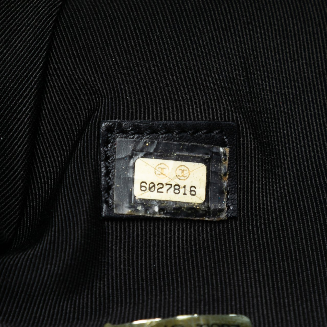 Chanel CC Embossed Leather Tote Zwart