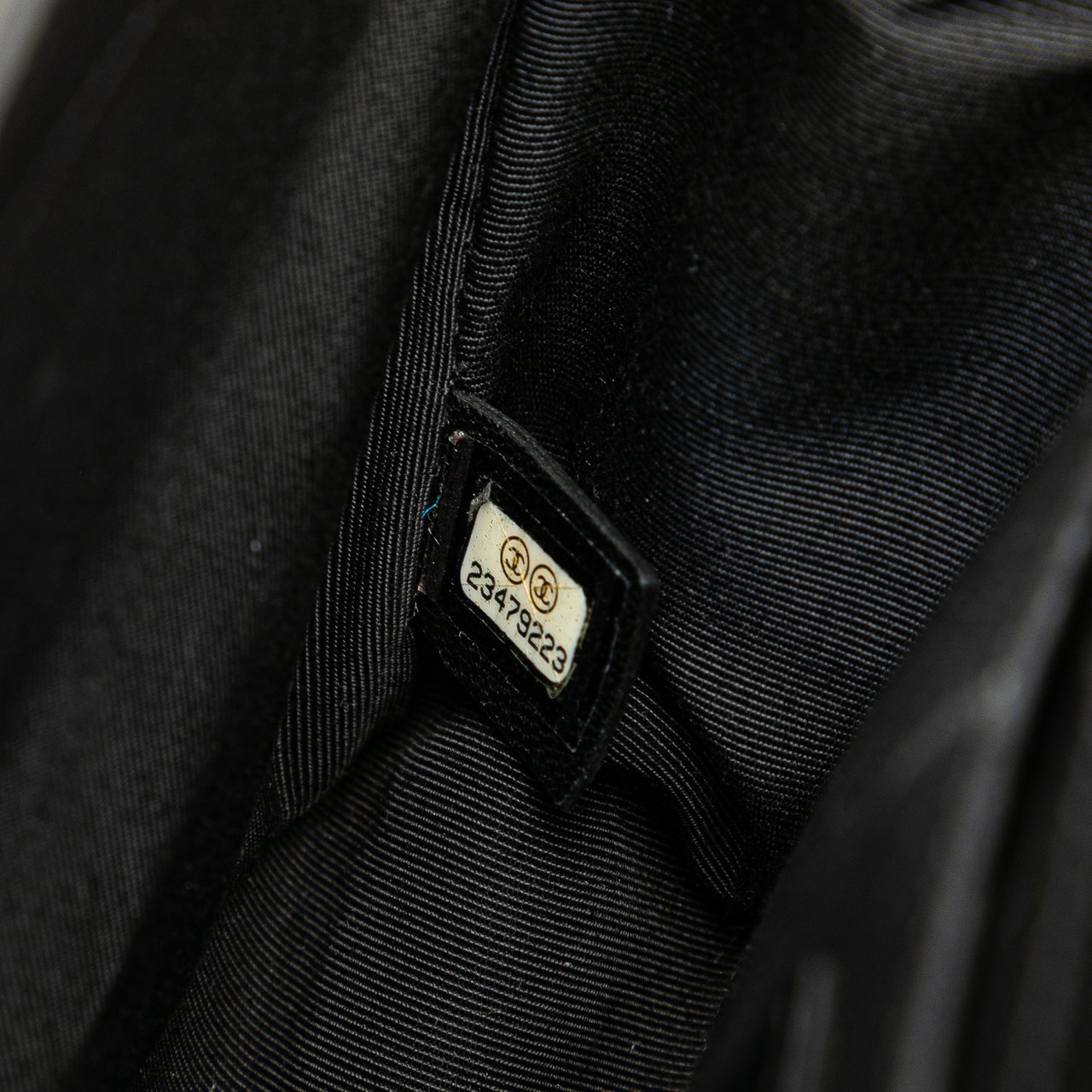 Chanel Old Medium Braided Chevron Cotton and Lambskin Boy Flap Zwart