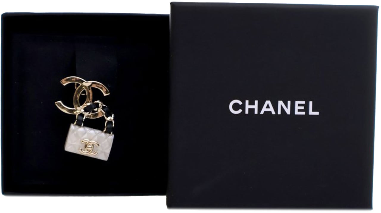 Chanel Gold Plated Enamel CC Quilted Flap Brooch Goud