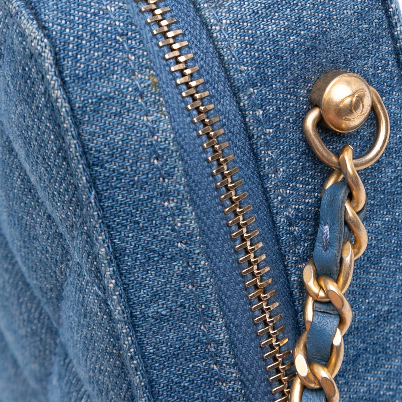 Chanel Quilted Denim Pearl Crush Camera Bag Blauw
